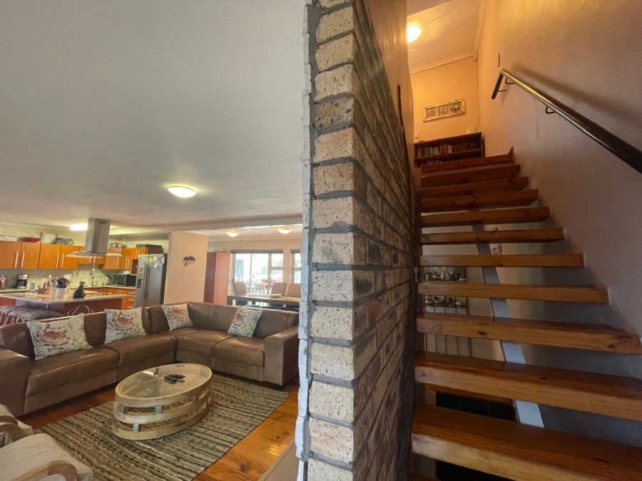 4 Bedroom Property for Sale in Wavecrest Eastern Cape